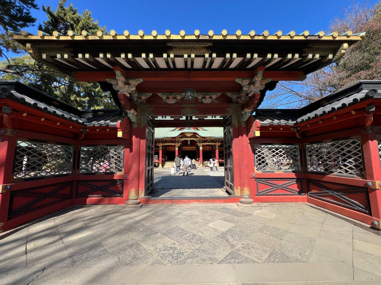 El camino hacia el santuario principal