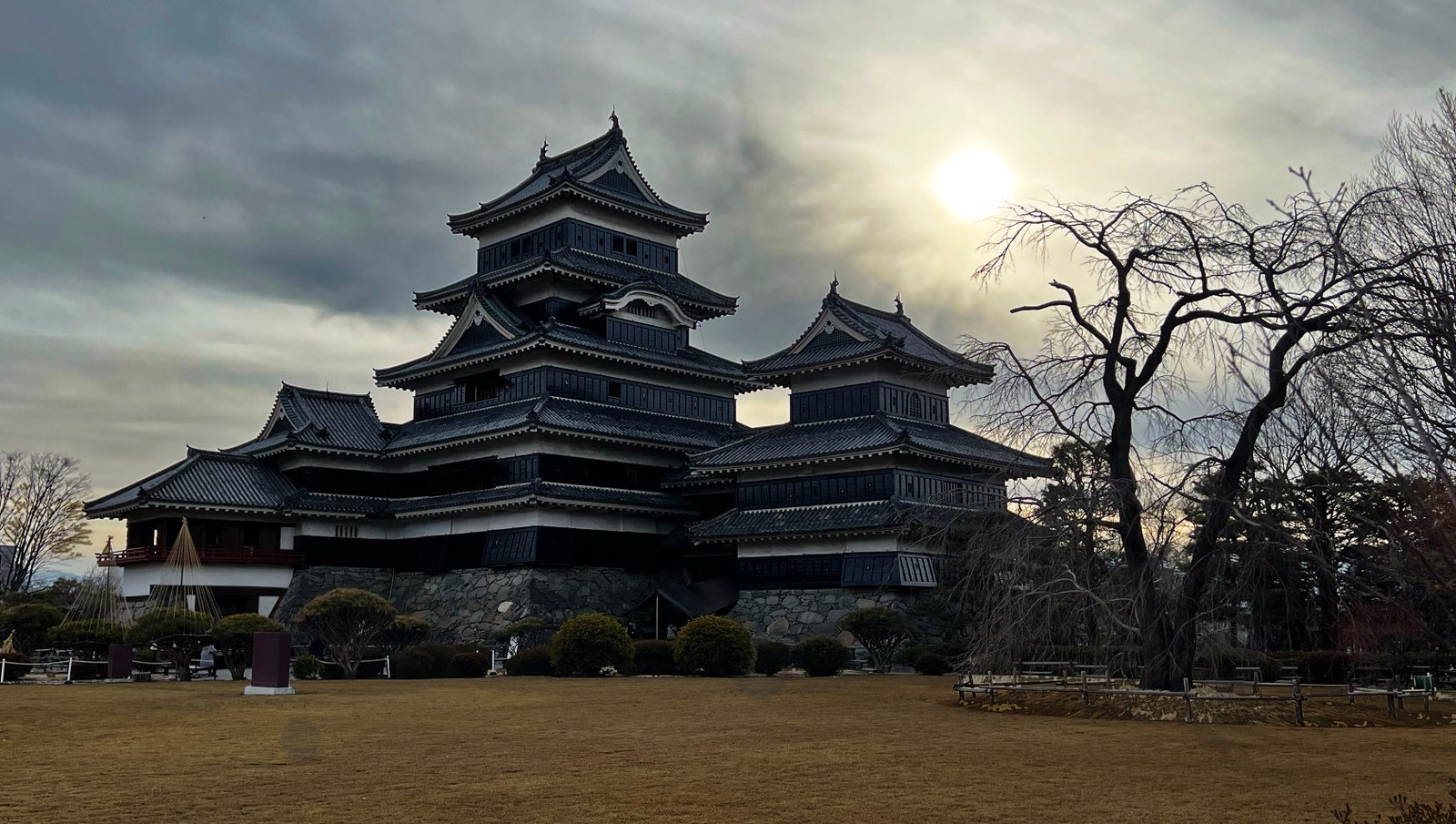 烏城 — El castillo cuervo