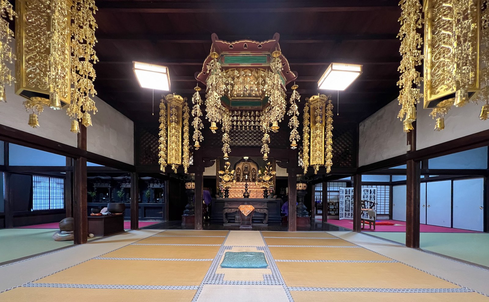Hondō — la sala principal de ofrenda y meditación